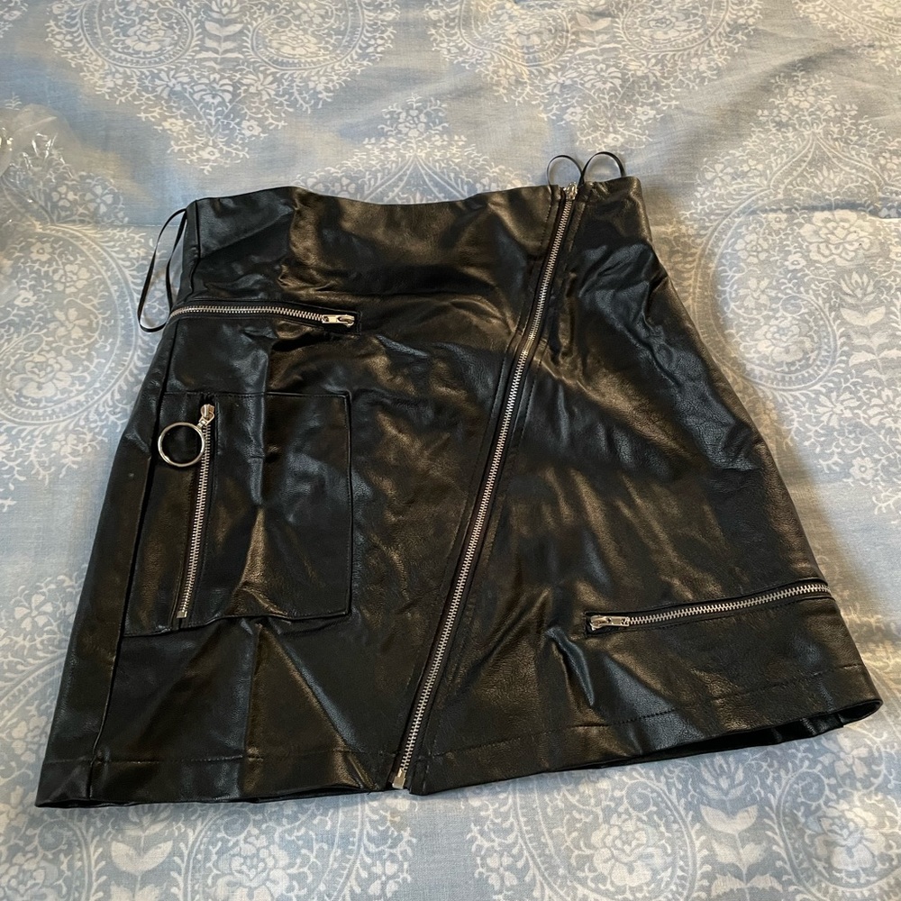 Pleather zipper skirt